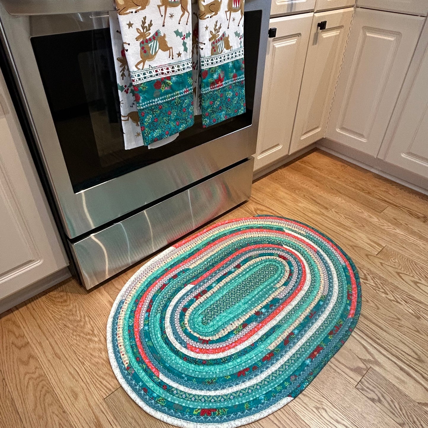 JellyRoll Stylish Christmas Rug - Canadian Quilted Delight